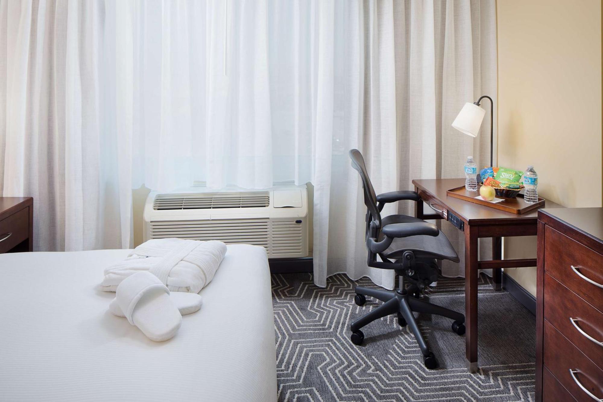 Hotel Doubletree By Hilton Angeles/commerce