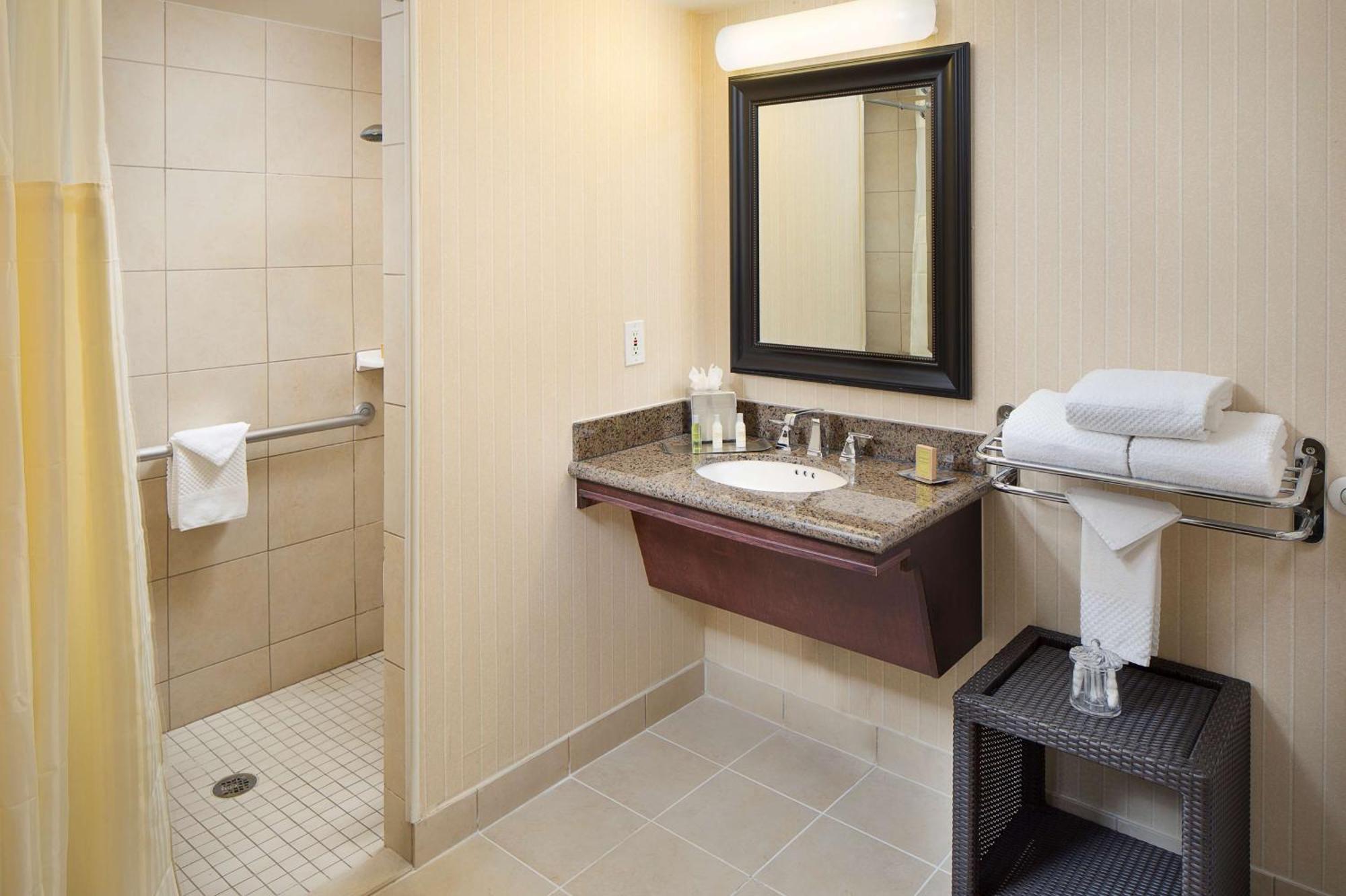 Doubletree By Hilton Angeles/commerce 4*